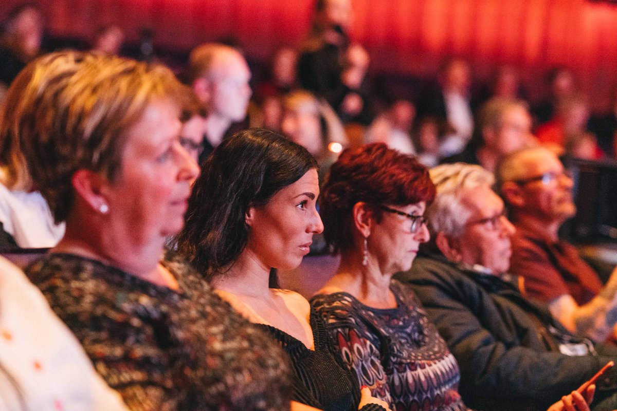 Present your Startup tweet media