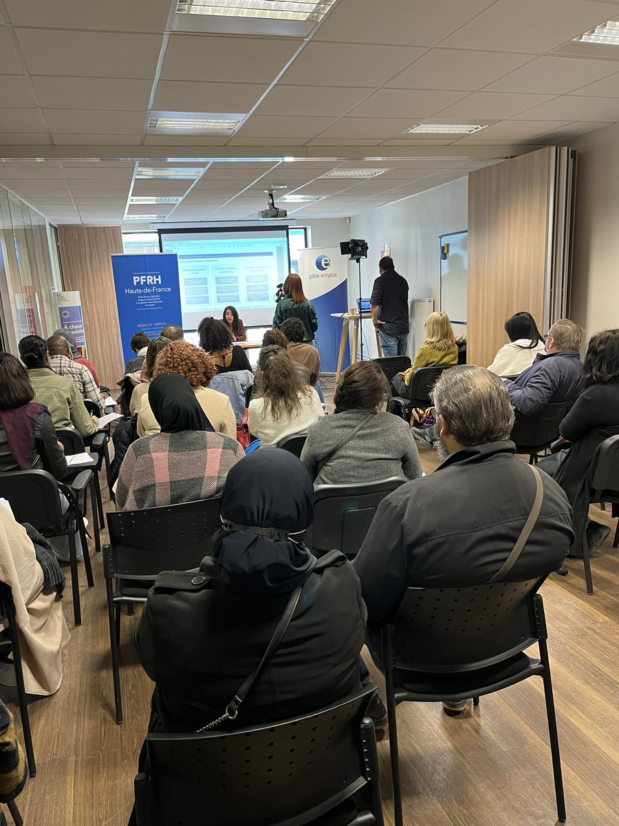 #AvecPoleEmploi Lille République, la Préfecture présente les métiers de la fonction publique et les Prépas Talents lors d’un séminaire hybride.
#diversite 
#OnEstLaPourVous 
#TousMobilisés
@poleemploi_HDF
<a href="/DebreyneF/">DEBREYNE Frédéric</a> 
@FredericDanel
<a href="/MSavary_PE/">Murielle Savary</a> 
<a href="/SeverineDelong/">Delong Severine</a> 
<a href="/prefet59/">Préfecture de la région Hauts-de-France et du Nord</a>