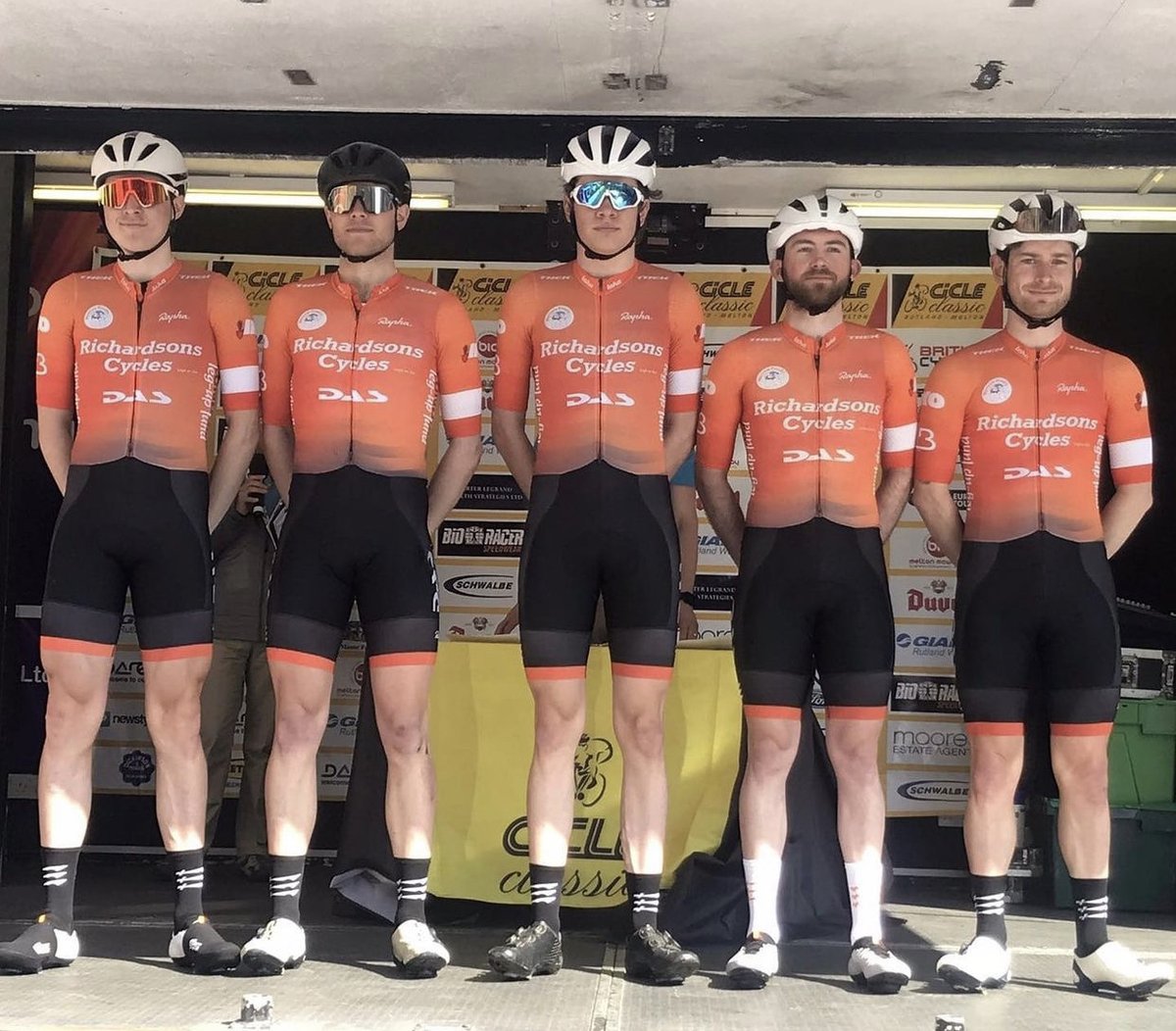 DAS Business Furniture tweet media