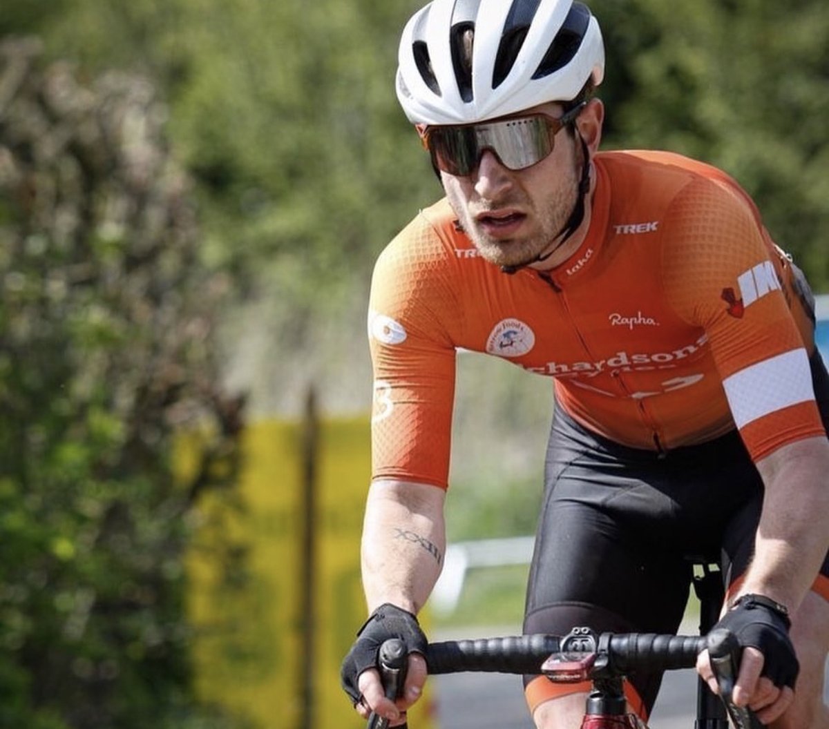 DAS Business Furniture tweet media