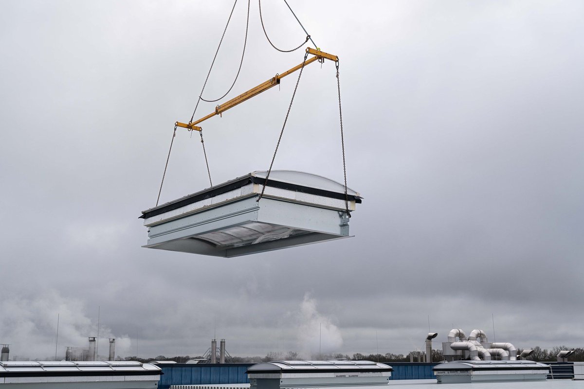 Projectcase | In opdracht van Hakvoort daglicht hebben we Lexan Thermoclear 5rs 10mm opaal mogen leveren voor de eerste prefab lichtstraat in de markt. 

Wil je meer informatie over Lexan Thermoclear voor jouw toepassing? Klik dan op de onderstaande link.
vinkkunststoffen.nl/toepassingen/p…