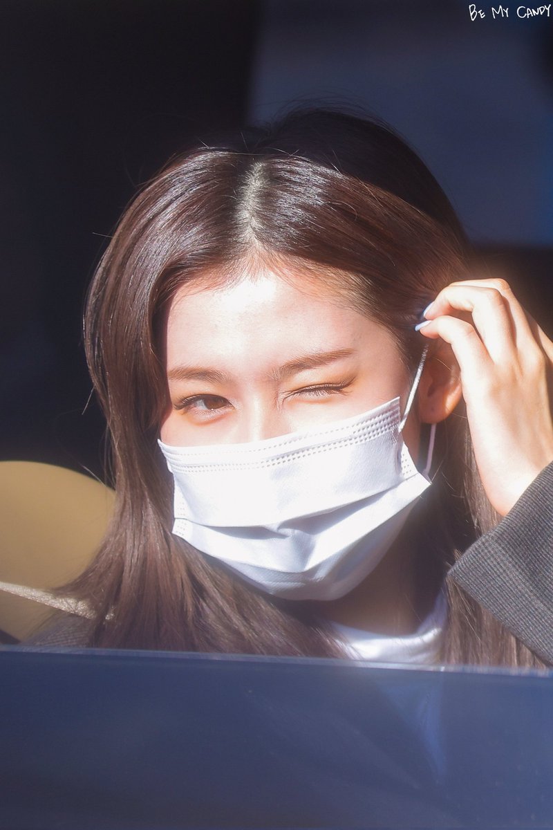 JustForTWICE_VN's tweet photo. [TREND FOR SANA]

công chúa nhỏ của chúng mình nghỉ ngơi thật tốt, sớm khỏe lại em nhé.

mọi người cùng viết lời chúc gửi tới Sana kèm hashtag dưới đây nha ^^

GET WELL SOON SANA
#GetWellSoonSana
#WeLoveYouSana
@JYPETWICE

Target: 300 replies, 100 retweets https://t.co/bsLgz0X3Sa