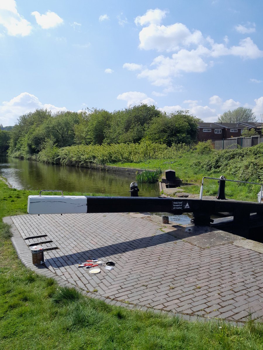 Lock painting in Tividale #canalrivertrust #lockpainting #painting #niceday #sunshine