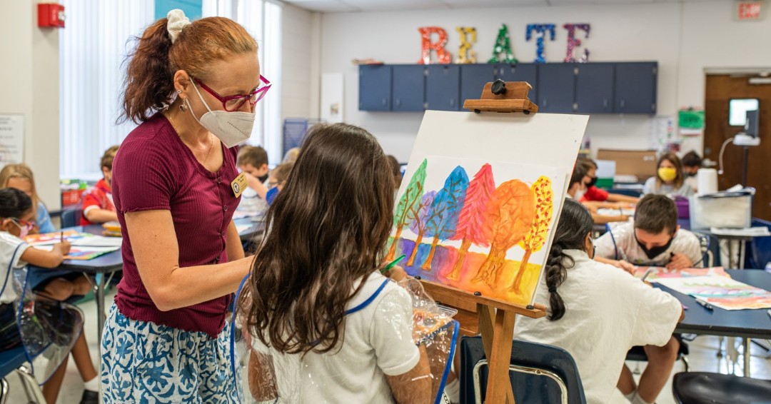 Teacher Appreciation Week, celebrated during the first week of May, is the perfect opportunity to show your child’s teacher how much you care. Here are a few ways we recommend showing them your gratitude: ow.ly/2kRl50ISjLx
