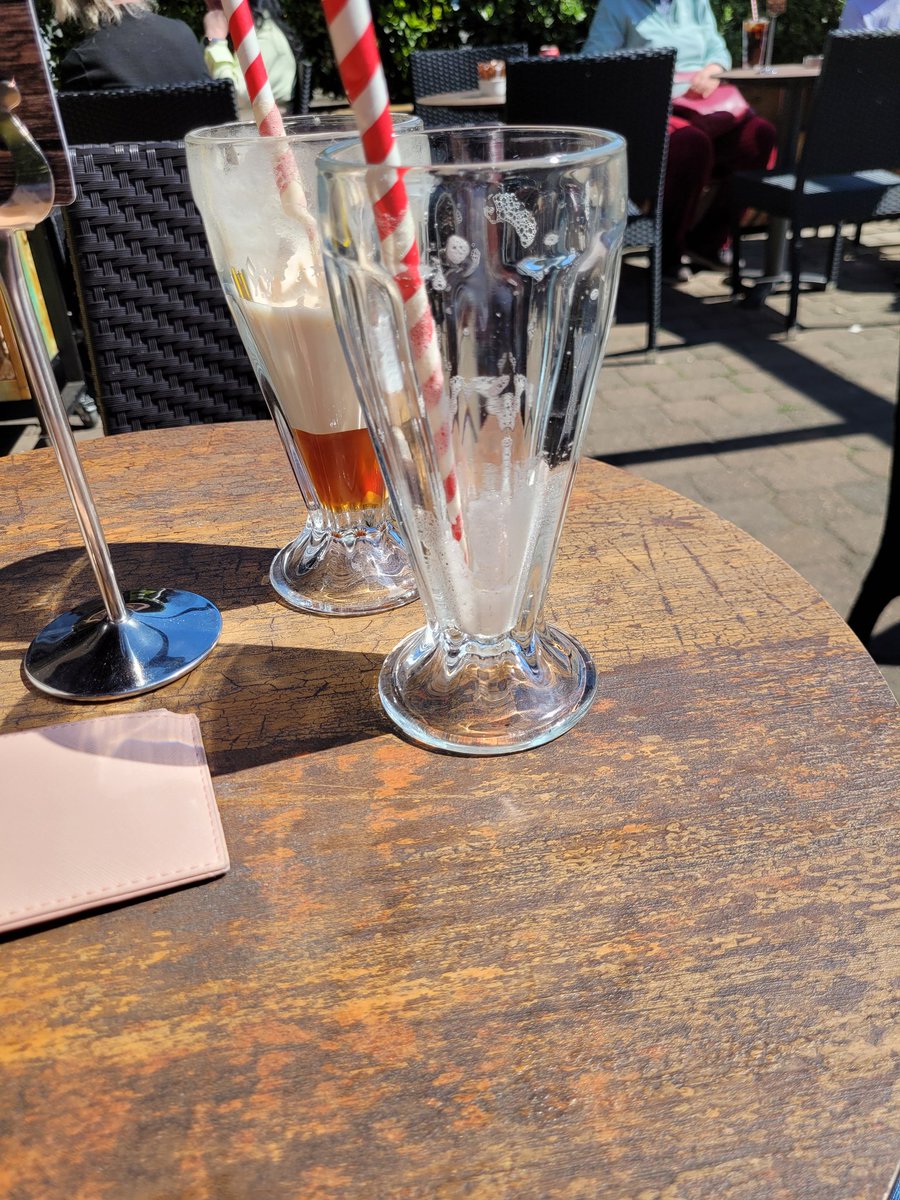 RNCharlotteF's tweet photo. I went cold turkey on my crutches this morning and took the plunge for a walk with Dad! My first crutchless walk in over 10 weeks!🚶‍♀️ Just over 4km with a little iced tea stop half way - it had to be done. I'll be back to @nicuBWC in no time!😁 https://t.co/dzOnXBYvYD