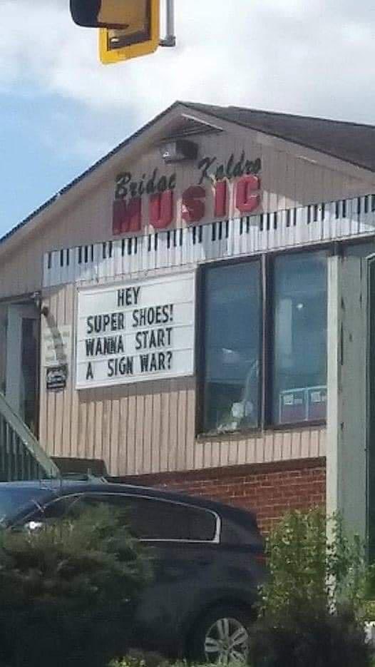 GuyHutchinson's tweet image. A sign war is underway in Christianburg, Virginia. 
1/17