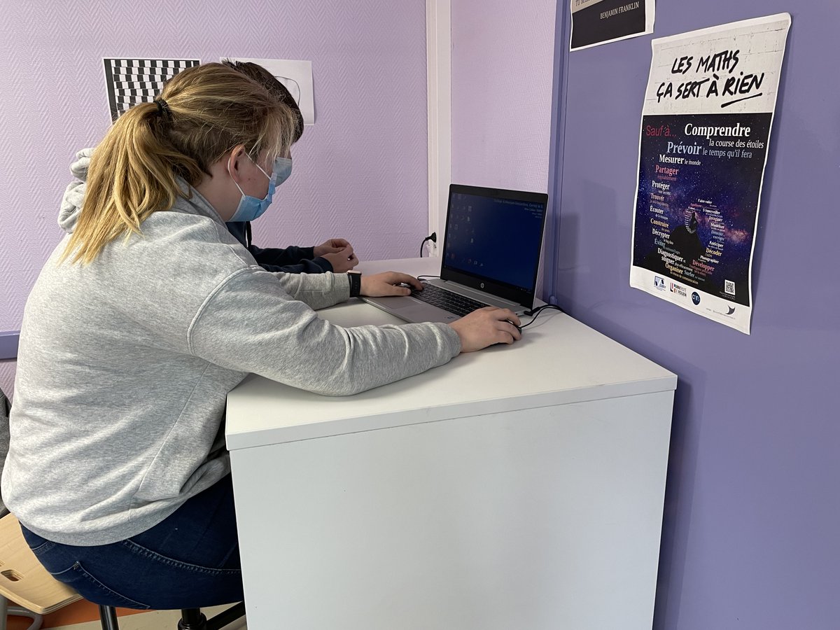 collegecerisy's tweet photo. #laclassefexible. La salle de mathématiques est équipée  @CDI_Cerisy pour y développer de nombreuses compétences #autonomie #initiative #coopération 👍#amanagementdesespaces https://t.co/zKVOyOxysr