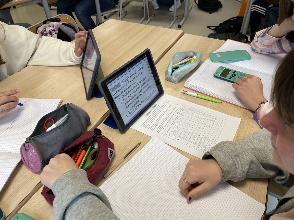 collegecerisy's tweet photo. #laclassefexible. La salle de mathématiques est équipée  @CDI_Cerisy pour y développer de nombreuses compétences #autonomie #initiative #coopération 👍#amanagementdesespaces https://t.co/zKVOyOxysr