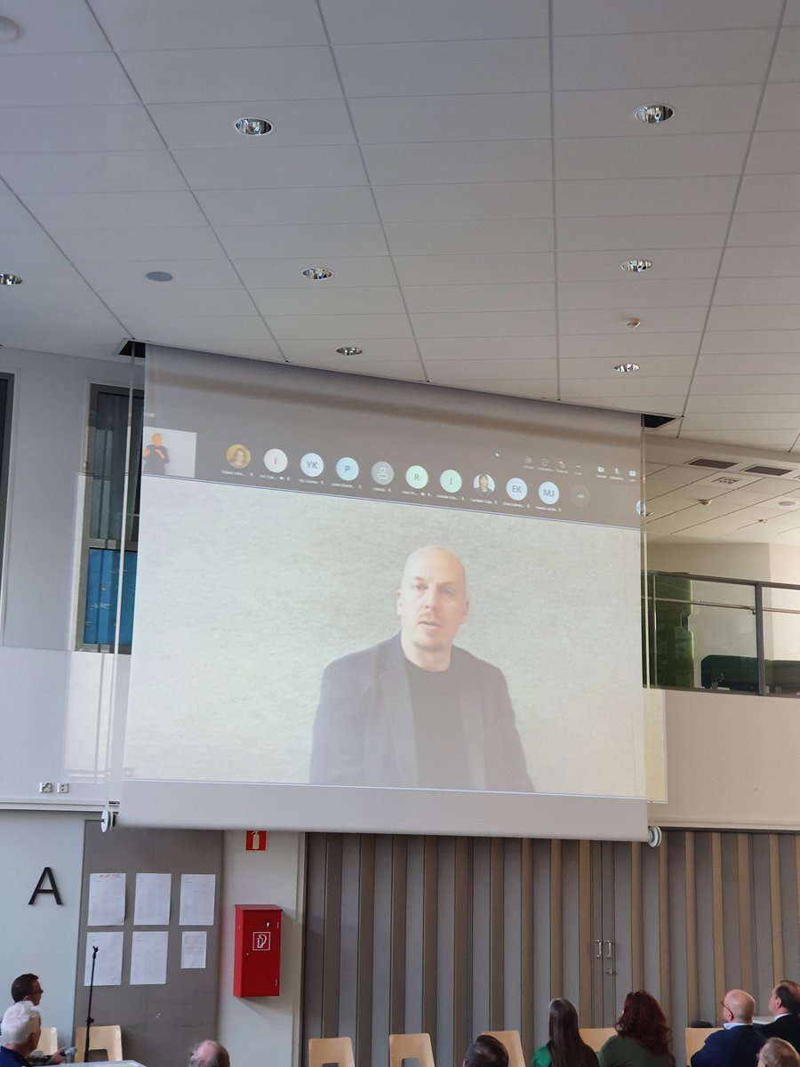 Lapset olivat saaneet kertoa näkemyksiään #Ylästö:stä: turvallisuutta ja leikkipaikkoja kehutaan, kouluruokaa moititaan.  Nuorisopalveluiden johtaja Hannu Rusama vastasi videotervehdyksessään ennakkoon nuoriin liittyviin kysymyksiin. #Vantaa #asukasfoorumi #osallistuvavantaa