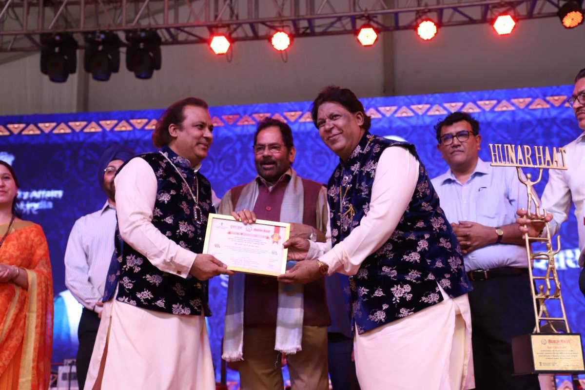 naqvimukhtar's tweet photo. “#HunarHaat Ki Safalta ke Saathi” are making all out efforts to strengthen PM Shri @narendramodi Ji’s commitment to #VocalForLocal . Their passionate dedication has resulted into employment and self-employment to more than 9 lakh 50 thousand artisans, craftsmen in just 6 years. https://t.co/aUfqq7TuHx