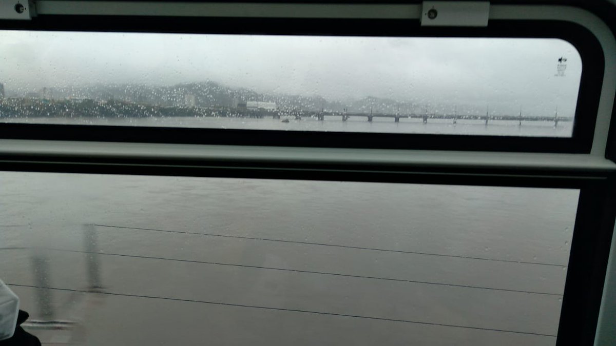 sdcphg's tweet photo. Aviso a los canales santiaguinos que en #Concepción (la mitad de Chile) está lloviendo desde el jueves y desde las 2am estamos con #Temporal 
Por si les interesa reportear noticias del PAÍS y no solo de la capital

@CHVNoticias @24HorasTVN @meganoticiascl @T13 

Río Bío Bio ahora https://t.co/dX7GvORi2j
