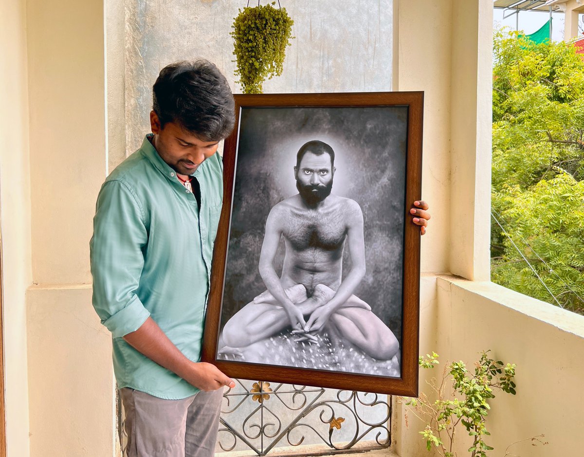 StringReveals's tweet photo. A very special Birthday gift from my dearest ones 🥳 Thank you so much 🙏 Tears of joy
(Photo frame: Sadhguru Shribrahma) https://t.co/Mt2qWm5FKy