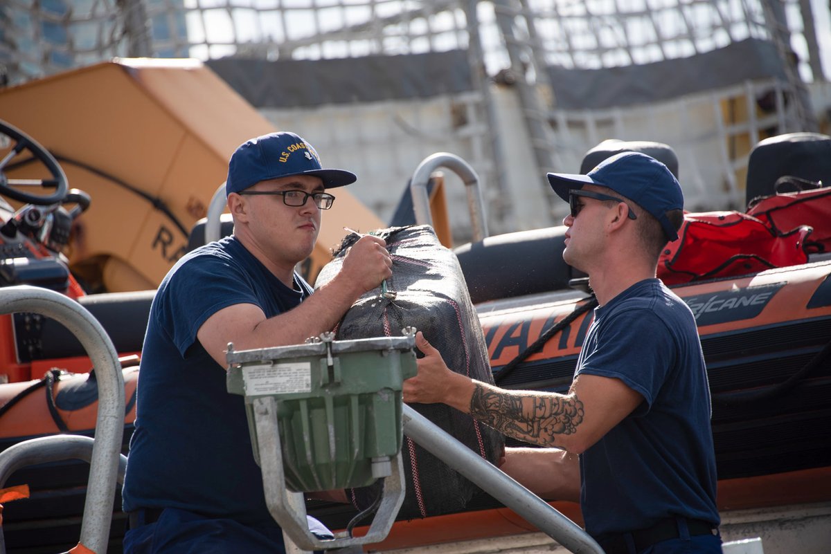 USCG's tweet photo. #TravelTuesday Welcome home Legare! 🇺🇸 This crew patrolled over 19,500 miles throughout the heart of the Eastern Pacific Ocean in support of Campaign Martillo, working in conjunction with @CBP, @DEAHQ and other partner nations' agencies.

More: https://t.co/g3XgeQM9e9 https://t.co/0mvJuCZzD2
