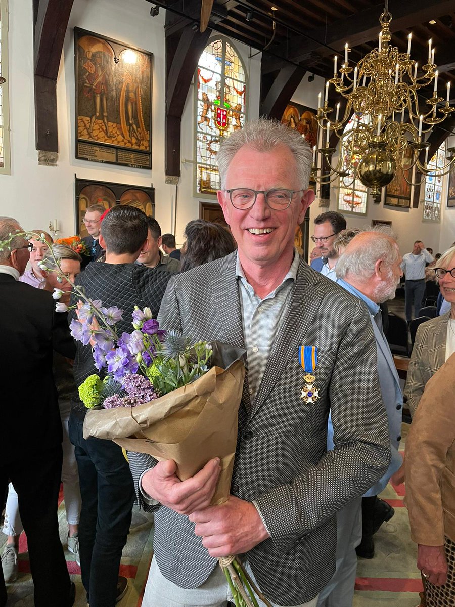 tudelftme's tweet photo. Gefeliciteerd! Vandaag ontvingen Jaap Harlaar en @VDEDelft @tudelft @RdGziekenhuis een koninklijke onderscheiding voor hun bijzondere prestaties in zowel de medische als de technologische wereld. Als geen ander verbinden zij deze met elkaar. 
Lees meer: https://t.co/mNHaVBLy3g https://t.co/lCmcnxsK7W