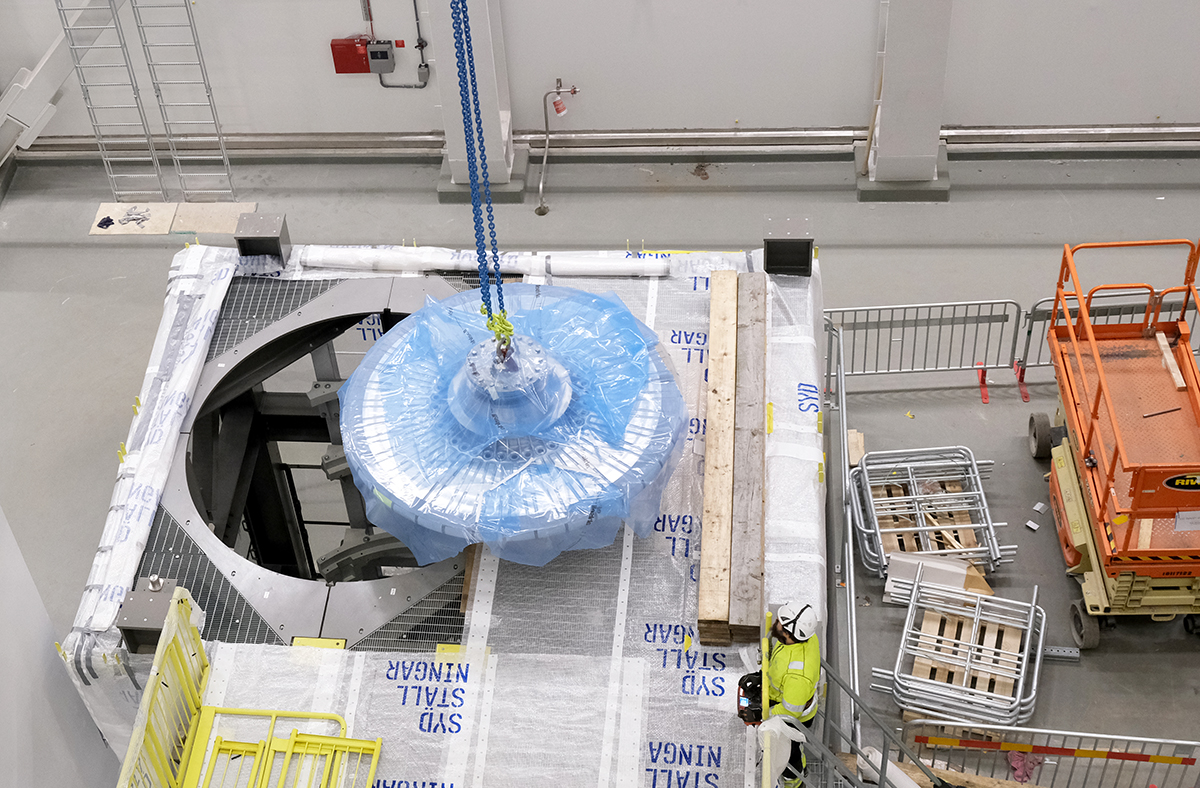 ess_forskning's tweet photo. The #ESS Target wheel today landed in the Mock-Up and Test Stand in the Target Building👏 👏 👏 Inside the test stand, the Target wheel, shaft and drive unit - 🇪🇸 in-kind contributions to ESS via @BilbaoEss - will undergo extensive testing in the coming months👍
#buildingESS https://t.co/vfwh5j81o8
