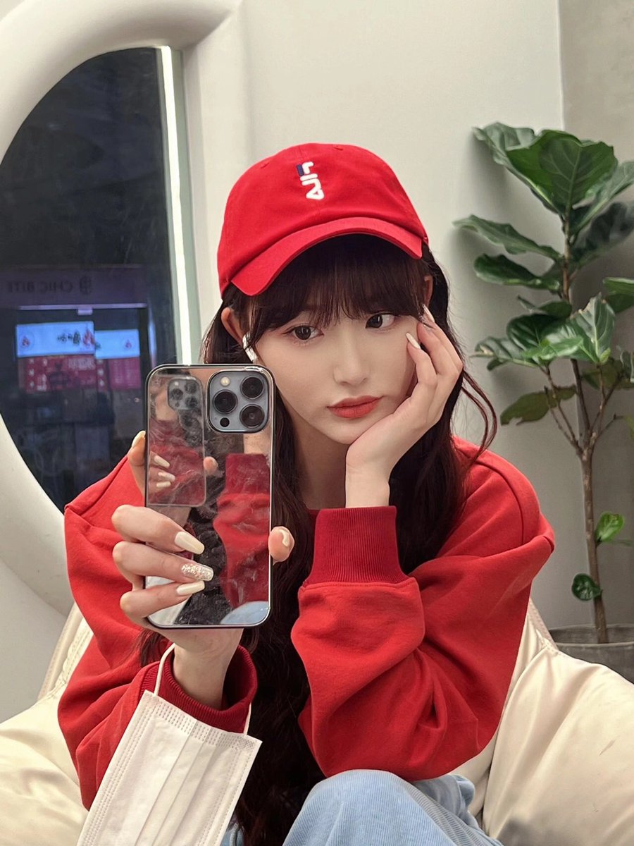 Snow_fanstation's tweet photo. 0426 Snow RED Update 

A little red cap 🧢 🧢 🧢 
I look so bright in red! 🥰

#KongXueer #SnowKong #孔雪儿 https://t.co/NjT73GLEdQ