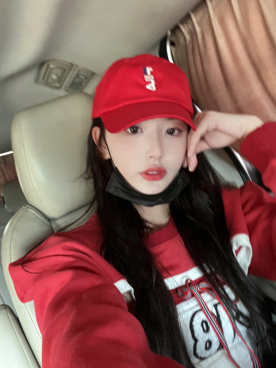 Snow_fanstation's tweet photo. 0426 Snow RED Update 

A little red cap 🧢 🧢 🧢 
I look so bright in red! 🥰

#KongXueer #SnowKong #孔雪儿 https://t.co/1uLgUJjg5q
