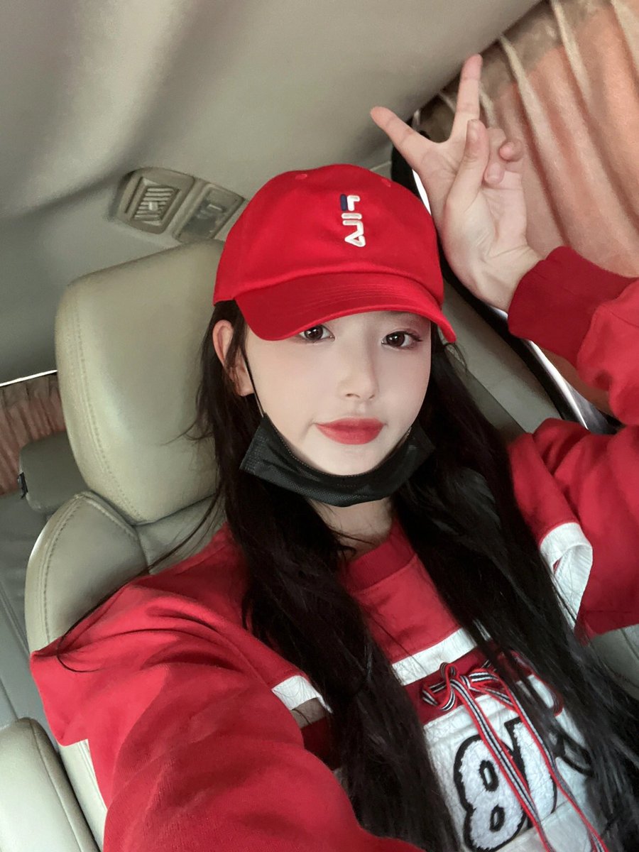 Snow_fanstation's tweet photo. 0426 Snow RED Update 

A little red cap 🧢 🧢 🧢 
I look so bright in red! 🥰

#KongXueer #SnowKong #孔雪儿 https://t.co/1uLgUJjg5q