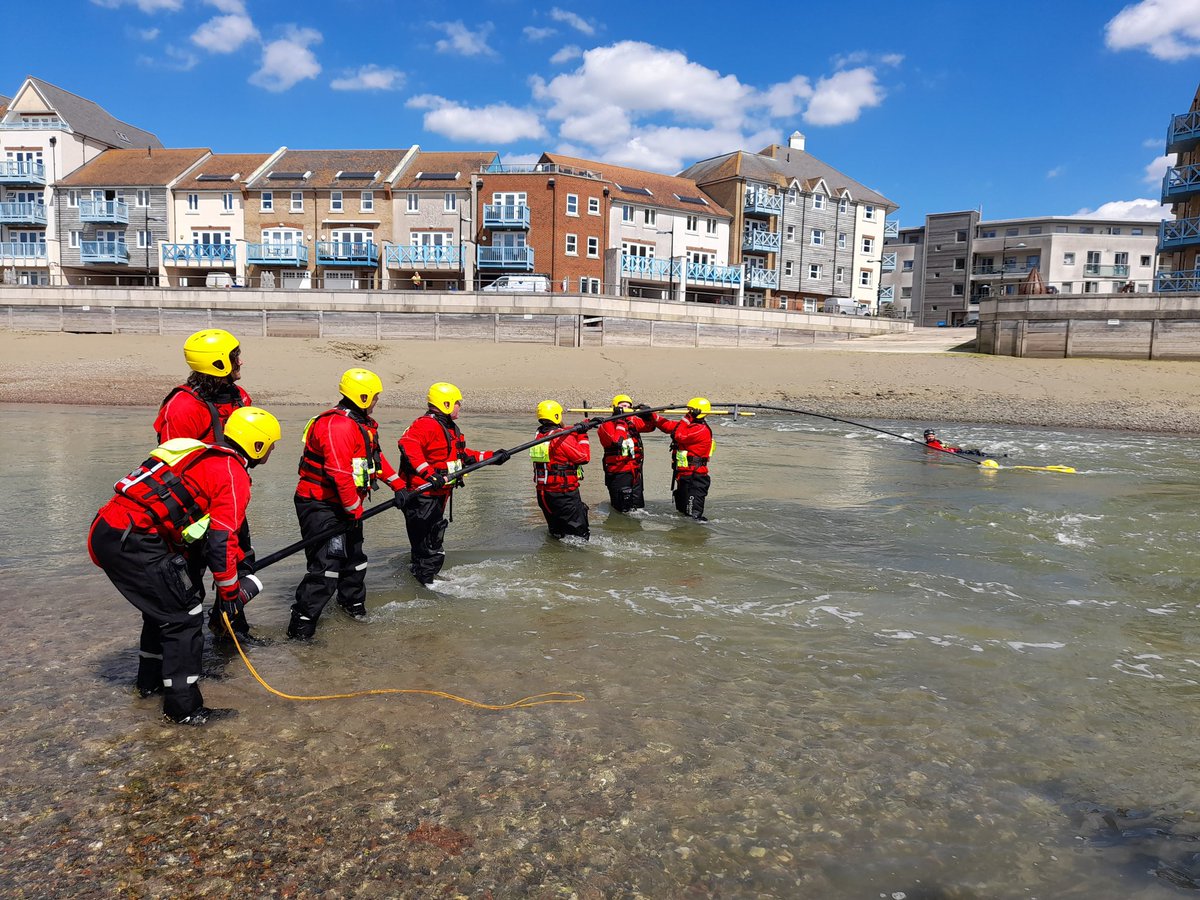 Good afternoon sharing information on the water rescue reach pole, Many thanks to Lee Murray from <a href="/kentfirerescue/">Kent Fire and Rescue Service</a> <a href="/WSFRS_TDA/">WSFRS_TDA</a> life is all about sharing <a href="/WestSussexFire/">West Sussex Fire & Rescue Service</a> <a href="/ReachandRescue/">Reach and Rescue Ltd</a> #TrainingTuesday
