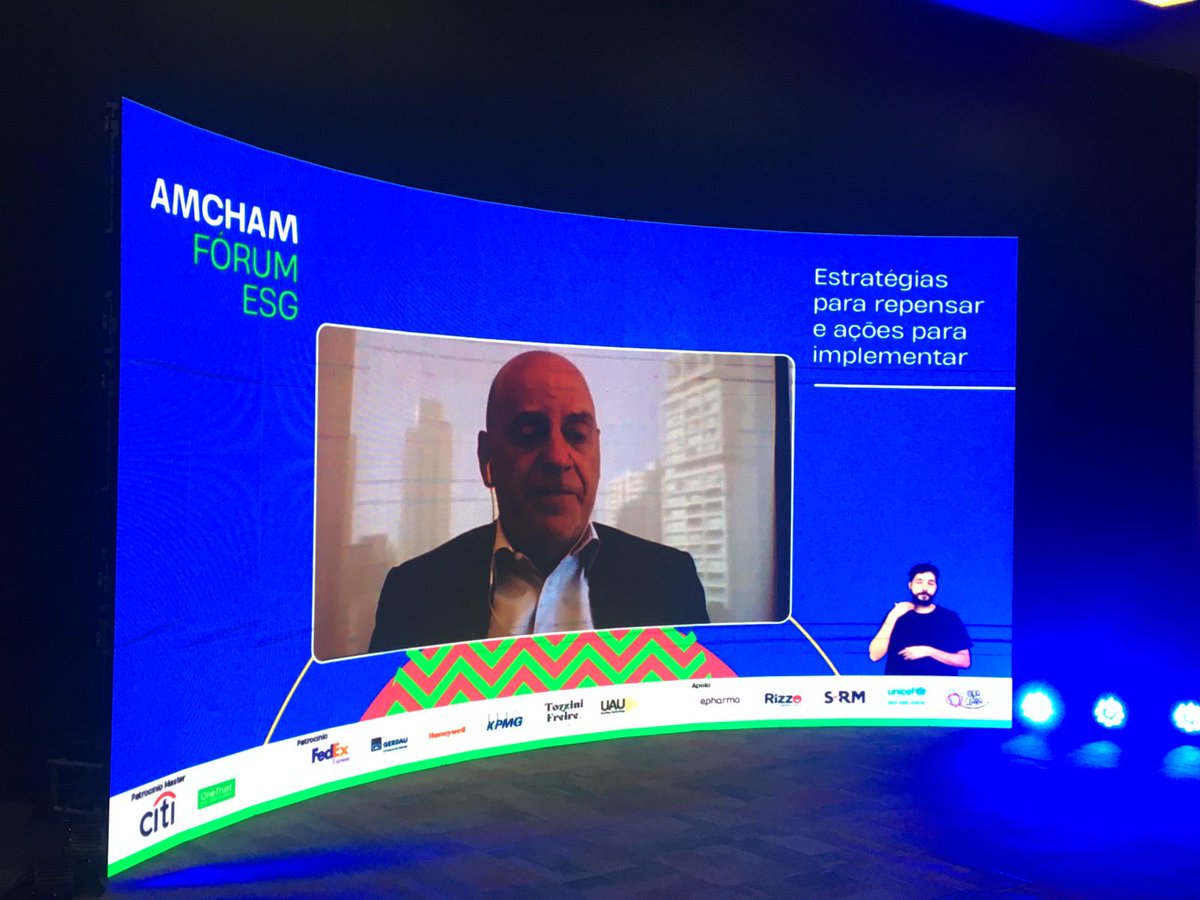 AmchamBR's tweet photo. E pra fechar o primeiro dia de #ForumESG, tivemos Bruno Laskowsky, Diretor do BNDES, em conversa com Daniela Aiach, Diretora de Sustentabilidade da Amcham Brasil. Inscreva-se pra não perder os próximos dias do evento: https://t.co/pbt2DdkVCW https://t.co/PQhRuh0vWj