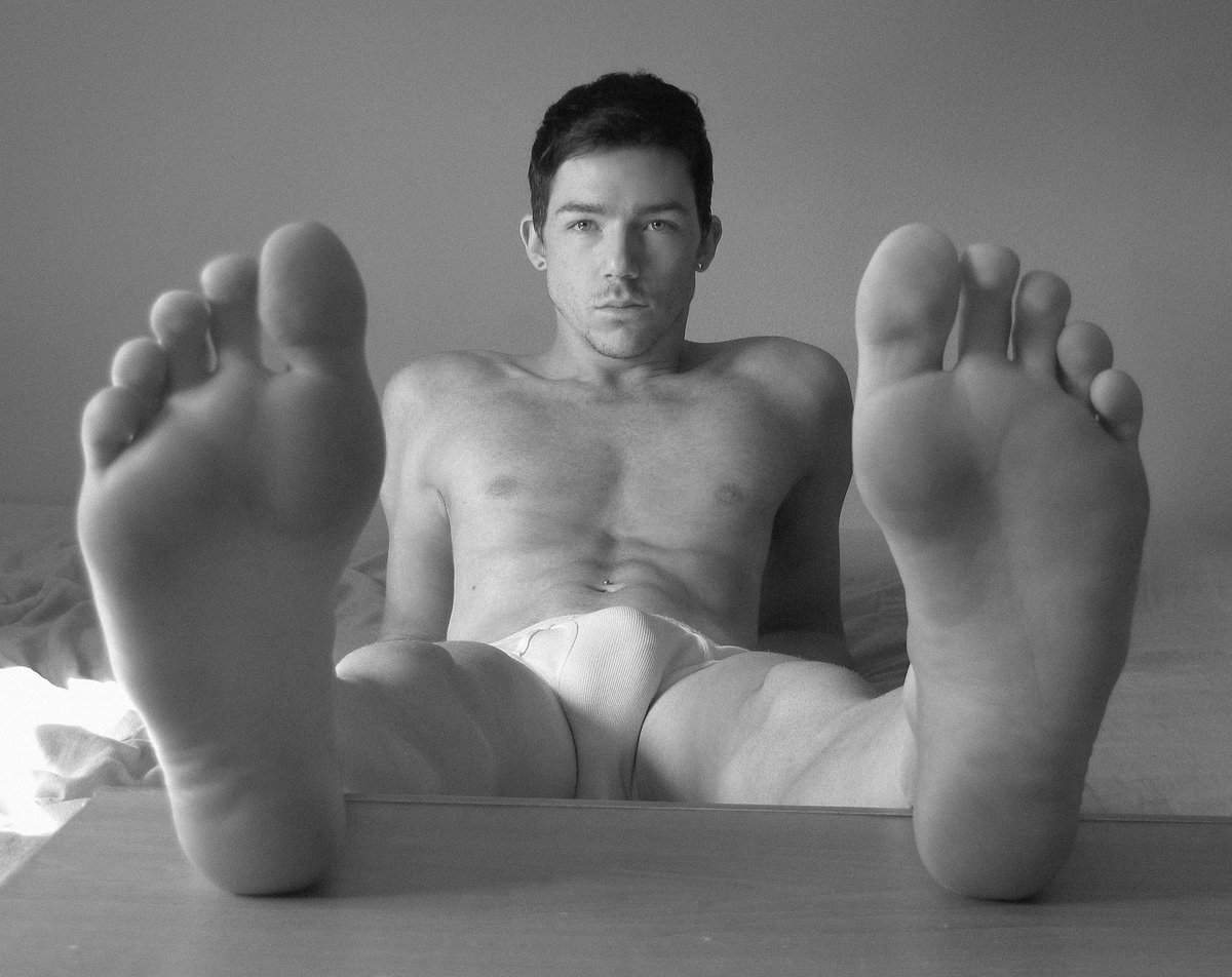 XanderMckeeFans's tweet photo. Xander in whitey tighties appreciation post https://t.co/Jka25ntVne
