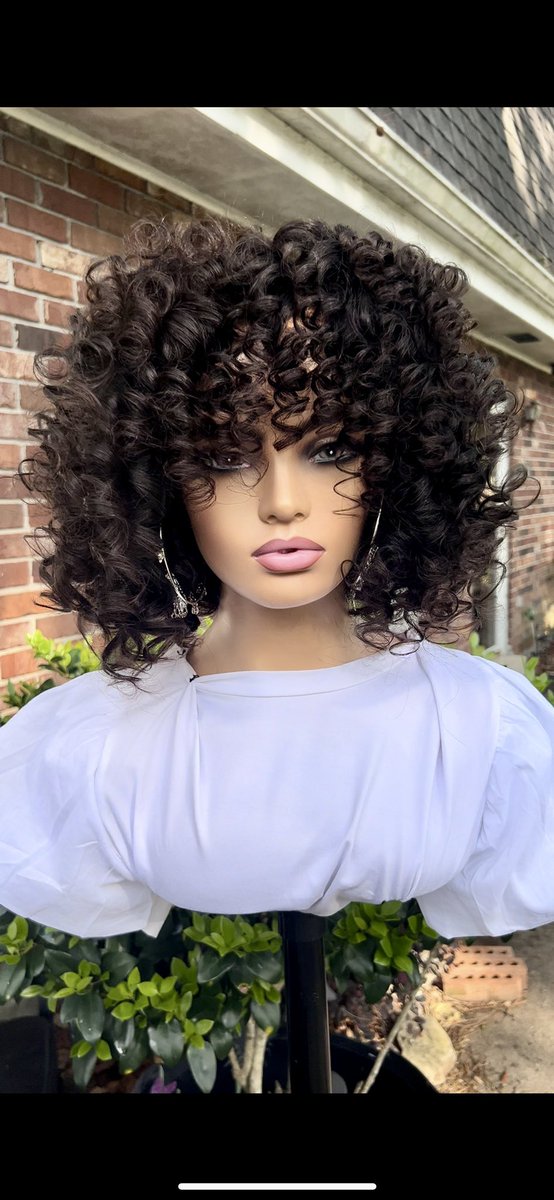 Thehairblesser's tweet image. I’m hardly ever on here but I keep the slay going ! Meet “Sabrina”#theinstantslaystore  #customwig #machinemadewigs #lacewigs