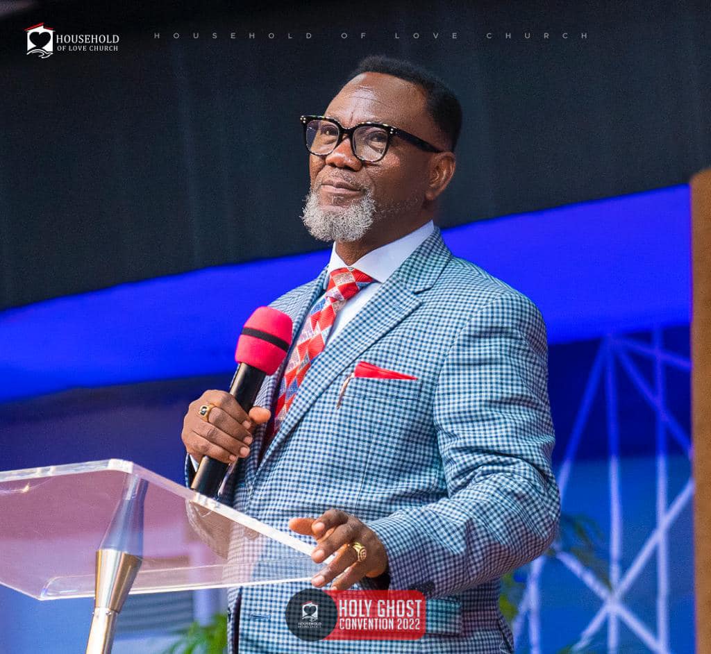rev_yinkayusuf's tweet photo. Is your pastor pointing you to himself?
Tell him to first experience the cross before competing with JESUS.
Nonsense! #BreakingNews #revyinkayusuf https://t.co/GEKBeukIZH