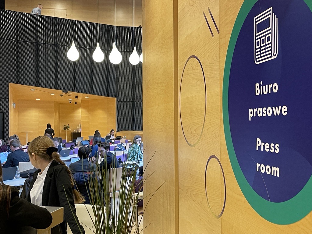 ImagoPR's tweet photo. ✔️ 550 dziennikarzy 
✔️ 1000 prelegentów 
✔️ 150 sesji 
✔️ 9 000 gości
W biurze prasowym XIV edycji @EECKatowice praca wre. Rzecznikujemy, komunikujemy, wspieramy media, jak co roku! #ImagoPR #EEC2022 #EKG2022 https://t.co/lnYsLzQH2m