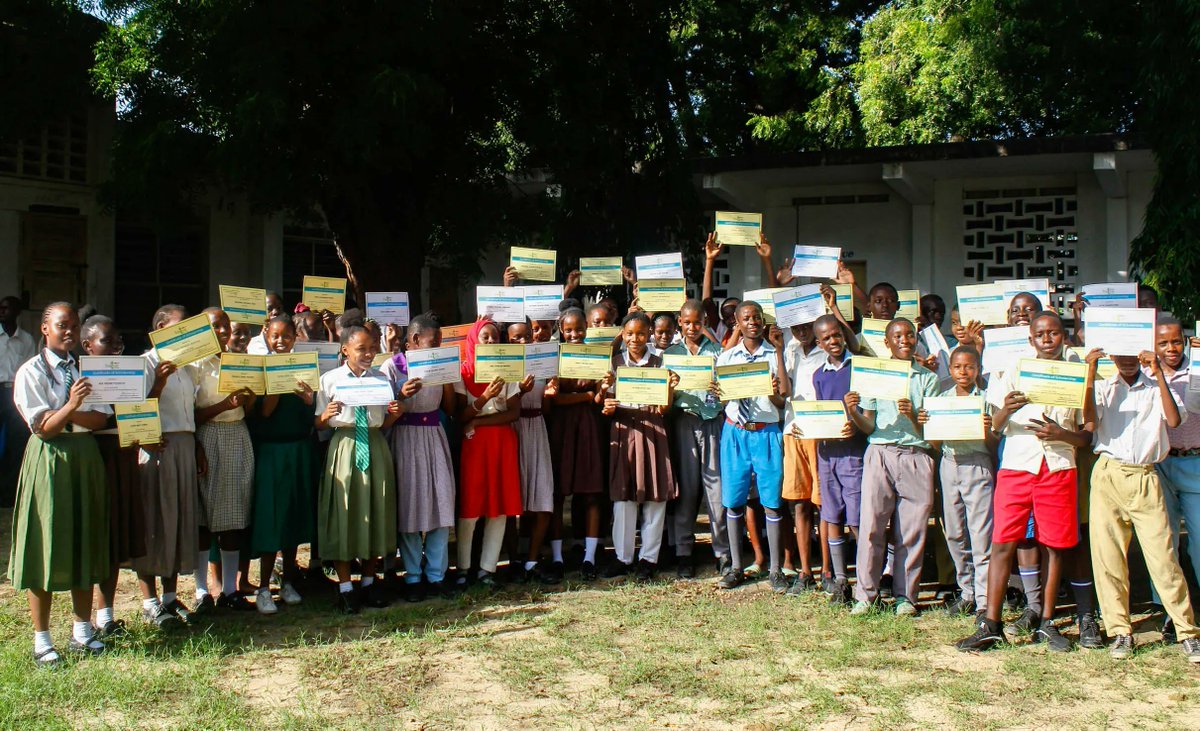 HatuaNetwork's tweet photo. From thousands of applications from all across Mombasa county, 100 students were selected to join Hatua's scholarship program this year. ​🎊 Against incredible odds, they persevered through their challenges and believed that their big dreams were possible. https://t.co/lG9T77gLnU