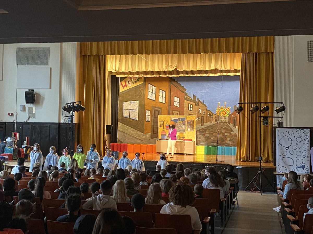 PrincipalGrassa's tweet image. Just a principal quietly tearing up in the back of the auditorium at our first musical in 2 years debuts on stage! @curleyk8 #curleycares #soproud #artsinschool @BCassellius @BostonSchools This is a big moment for our community!