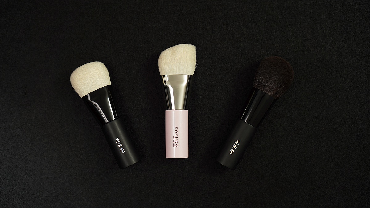 CravingFude's tweet photo. Koyudo fu-pa series are such #cute #little #luxury #Japanese #makeup #brushes, they are adorable! Explore them here (affiliate link): https://t.co/izta14xVZX https://t.co/vbgMDxjATu