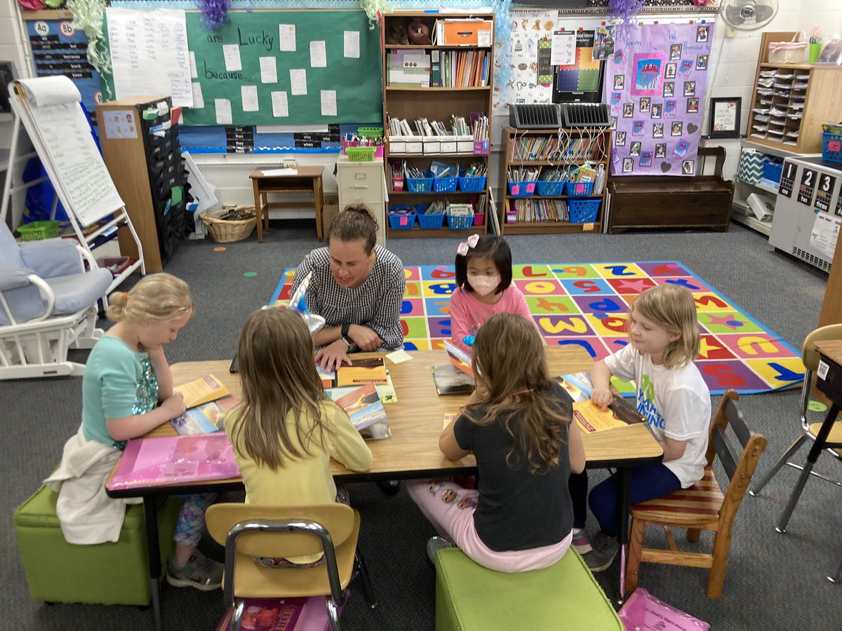 How lucky are we that Dr.Fitzpatrick came to read with us yesterday! Exploring Footprints together! So much fun⭐️📚 <a href="/JenkinsLynnae/">Lynnae Jenkins</a> <a href="/beckyfitzSD25/">Dr. Becky FitzPatrick</a> <a href="/AHSD25Patton/">Patton Elementary</a>