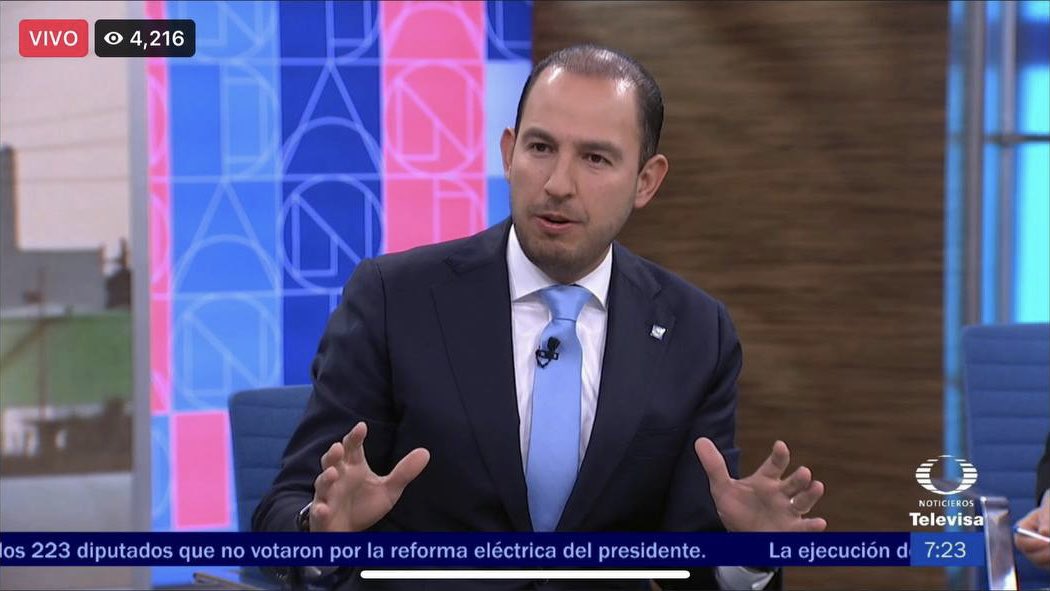 MarkoCortes's tweet photo. Hoy en #Despierta con @daniellemx_ y @campossuarez, hablé sobre la situación actual de México, nuestras propuestas para resolver las necesidades de las familias y el trabajo que estamos haciendo de la mano de la ciudadanía para cambiar el rumbo del país. https://t.co/yCbOVUxoIR