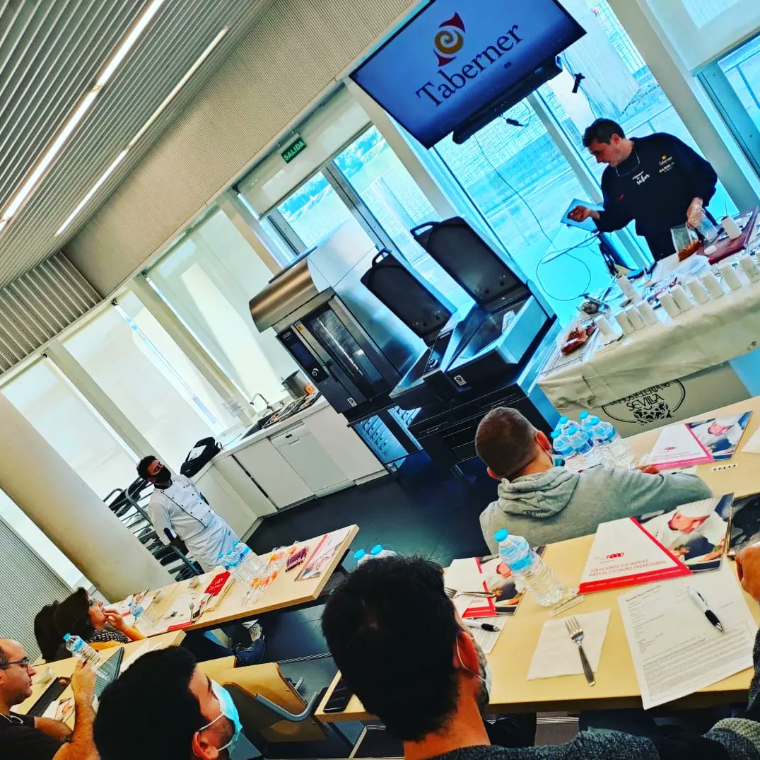 PickingMarket's tweet photo. ¡Nos hemos quedado muy sorprendidos después de la demo de ayer con nuestros amigos de #ProFood y #Rational! 🔝

¡Es impresionante el ver las posibilidades que ofrecen los productos a los #Chefs y descubrir lo fácil que es potenciar y darle un toque diferente a un plato! 👩‍🍳👨‍🍳 https://t.co/vZIMRCavyU