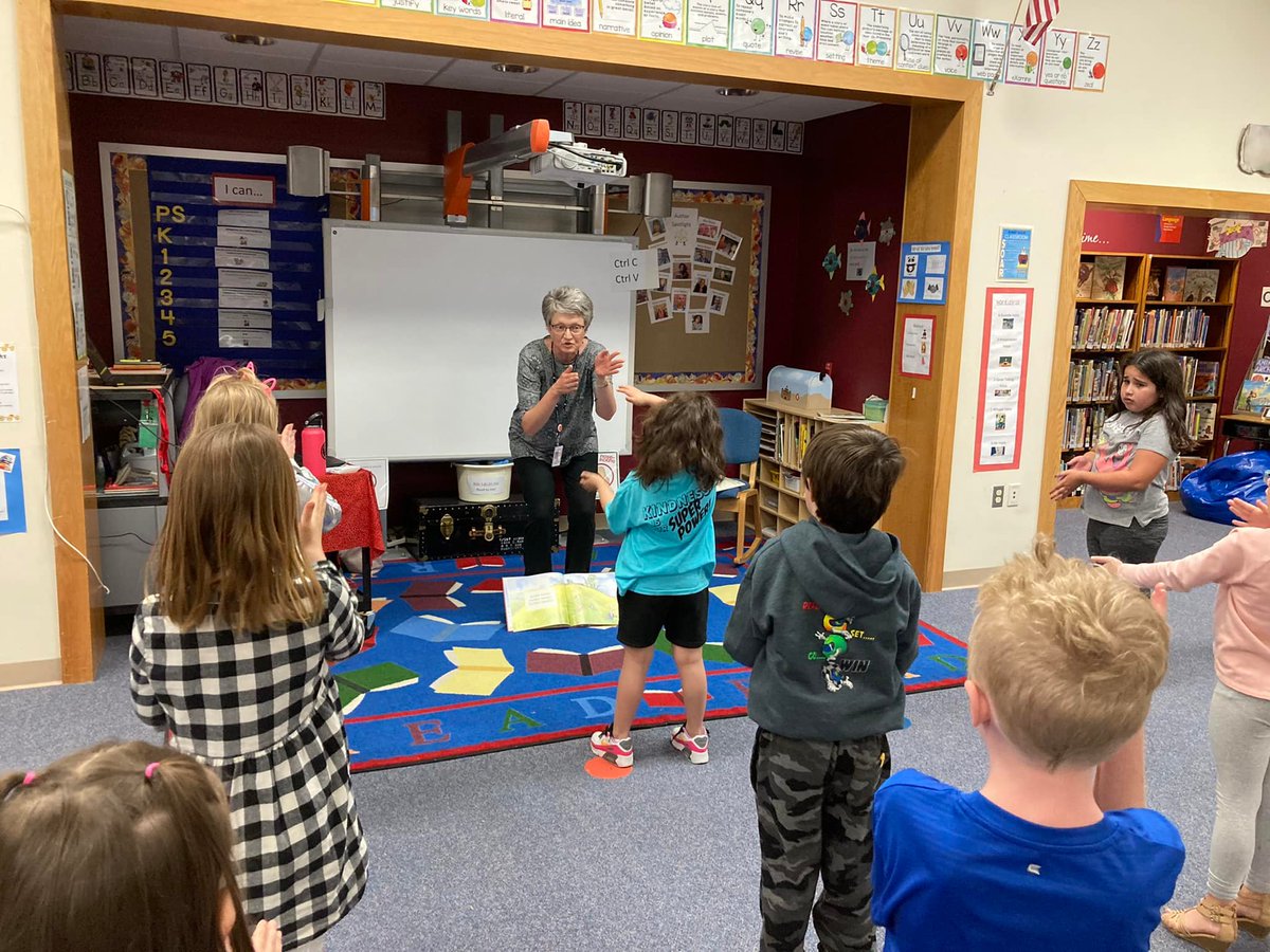 usd305libraries's tweet photo. Sunset Library had some special guest readers come in this week. What an awesome way to celebrate School Library Month! #why305 #305Libraries https://t.co/f6lLYK2szD