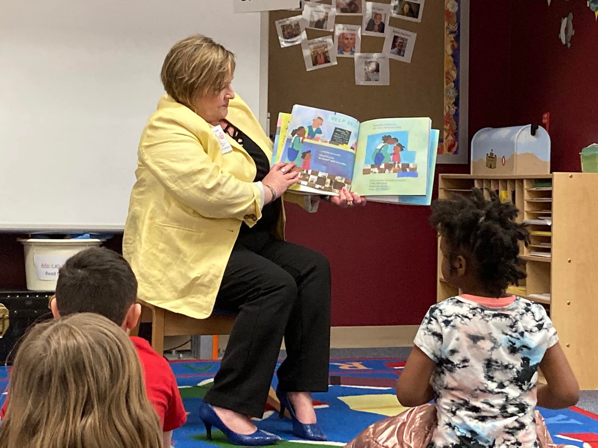 usd305libraries's tweet photo. Sunset Library had some special guest readers come in this week. What an awesome way to celebrate School Library Month! #why305 #305Libraries https://t.co/f6lLYK2szD