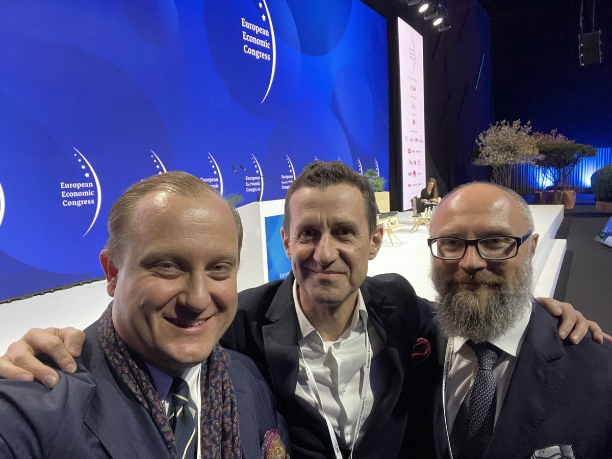 luk0w's tweet photo. Thank you @EECKatowice You’ve been good to us! Glad to catch up with you all. Do zobaczenia w przyszly roku. @PiotrPietka @HKifner @MSL_PL @PublicisGroupe https://t.co/cz1lfszbpb