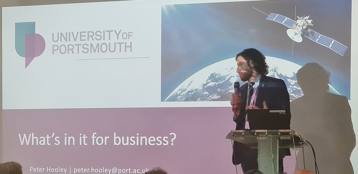 UoPCosmology's tweet photo. Peter Hooley, UoP Space-Business relations lead, tells us what the benefit of all this space stuff is to businessπ°π§ π‘ https://t.co/55Rgk3GhCG