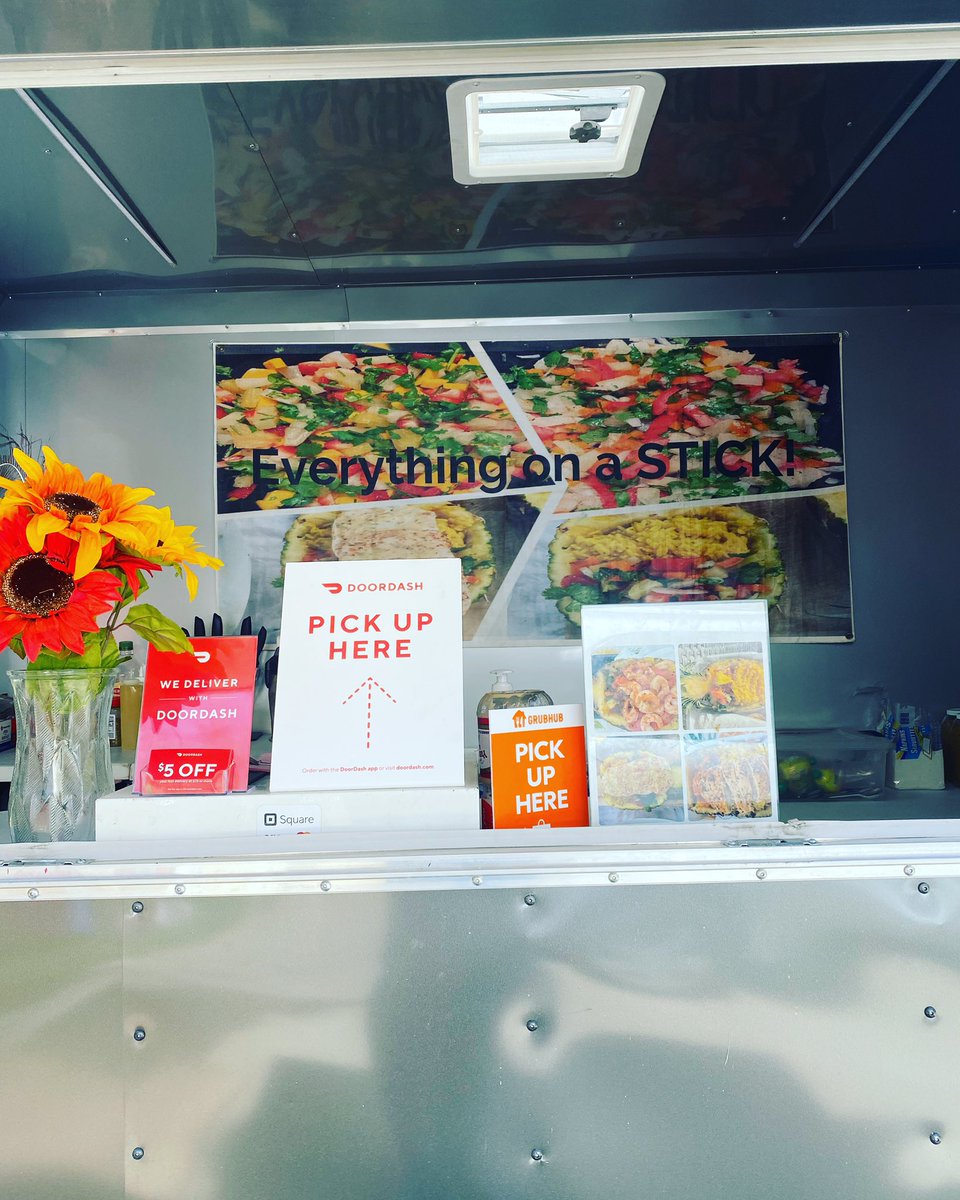 StickEverything's tweet photo. Open Noon- 9PM ONLINE ORDERING #doordash #grubhub #ubereats #menufy 
Everything on a STICK 🍭🍡🍢 
Kabobs, Crab Cakes , Pineapple Bowls, Corn Dogs, &amp; Dessert Kabobs 
Booking Now! #catering 📞 678-523-9454 
https://t.co/xpPvFO7T4n https://t.co/uJaJrIjBAT