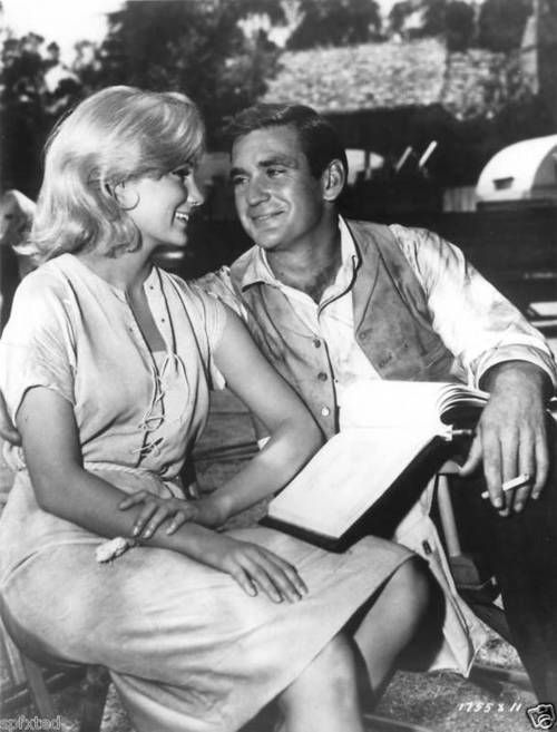 1960 Rod Taylor & Yvette Mimieux relax on the set of The Time Machine. @RodTaylorSite @scififilms @SciFiFilm @SciFiMovieGeek @SciFiMovieNews @SciFiMovieFans @scifimoviepage @Scifimovies1 @n2scifimovies @scifimovies @scifimoviessou
