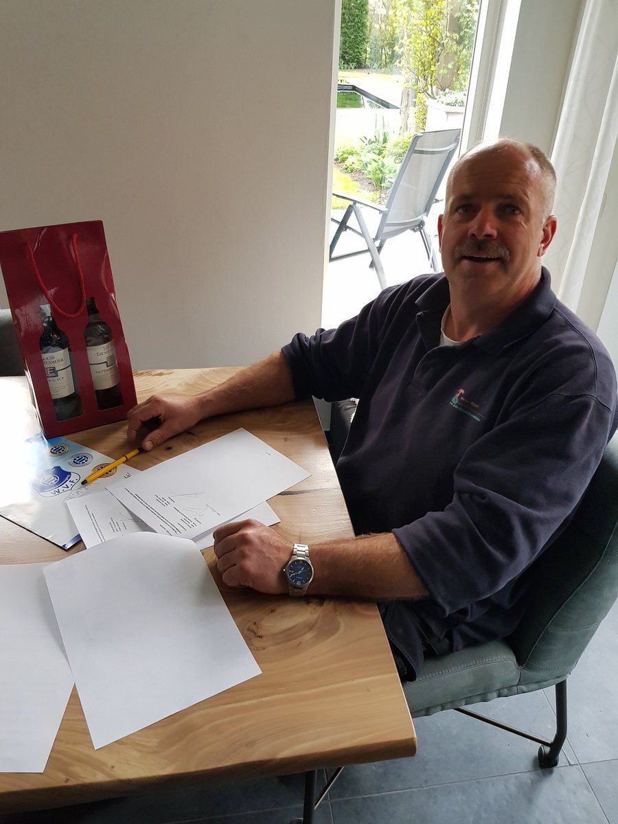 T. van der Weerd hoveniers <a href="/vdWeerdHovenier/">vd Weerd Hoveniers</a> heeft zijn Zilver sponsorovereenkomst met <a href="/vvwvf/">WVF</a> getekend en is de komende 4 jaar o.a shirtsponsor van 3 dames teams.

#vooraluwtuinwerkzaamheden