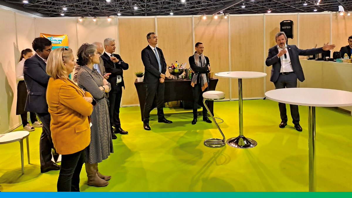 TotalEnergies Foundation (@totalenergies_f) on Twitter photo Jean-Michel Diaz, Directeur Régional de <a href="/TotalEnergies/">TotalEnergies</a> est intervenu au Salon <a href="/JeunesdAvenirs/">Jeunes d'Avenirs</a> à <a href="/marseille/">Ville de Marseille</a>. Il a rappelé l'engagement sociétal de la compagnie et le soutien de <a href="/TotalEnergies_F/">TotalEnergies Foundation</a> aux @ecoleproduction.
🎯: 100 écoles d'ici 2028 sur l'ensemble du territoire français🇫🇷 Jean-Michel Diaz, Directeur Régional de <a href="/TotalEnergies/">TotalEnergies</a> est intervenu au Salon <a href="/JeunesdAvenirs/">Jeunes d'Avenirs</a> à <a href="/marseille/">Ville de Marseille</a>. Il a rappelé l'engagement sociétal de la compagnie et le soutien de <a href="/TotalEnergies_F/">TotalEnergies Foundation</a> aux @ecoleproduction.
🎯: 100 écoles d'ici 2028 sur l'ensemble du territoire français🇫🇷