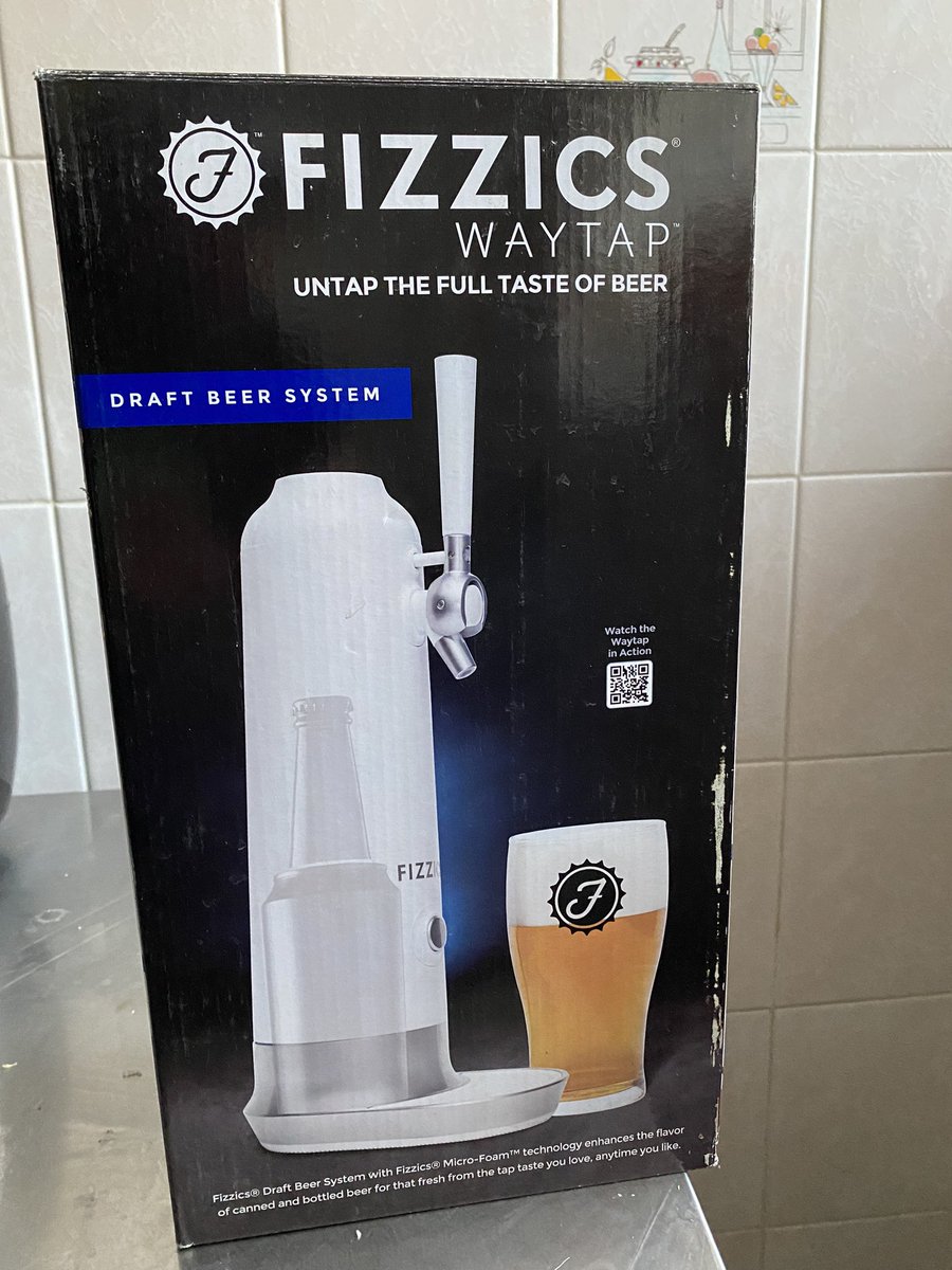 Sr_Perro's tweet photo. Papachos, nunca escribo porque siempre los escucho en recalentado. Mi alcoholismo me llevó a comprar una maquinita para servir chela de botella como si fuera de barril, una verdadera mmda #MananeroComprado @thesmallestboy https://t.co/tA1MQdSxxm