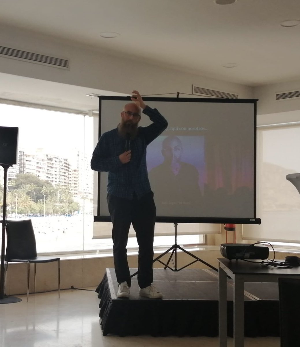 En el #diainternacionaldelhumor hemos retomado las asambleas de empleados en <a href="/meliaalicante/">Melia Alicante</a> disfrutando de la actuación de <a href="/RaulLopezelbuda/">Raul Lopez “El Buda”</a>. <a href="/MeliaCareers/">𝗠𝗲𝗹𝗶𝗮 𝗖𝗮𝗿𝗲𝗲𝗿𝘀</a> Un día sin reír es un día perdido. #MeliaSpain #MeliaHotelsInternational