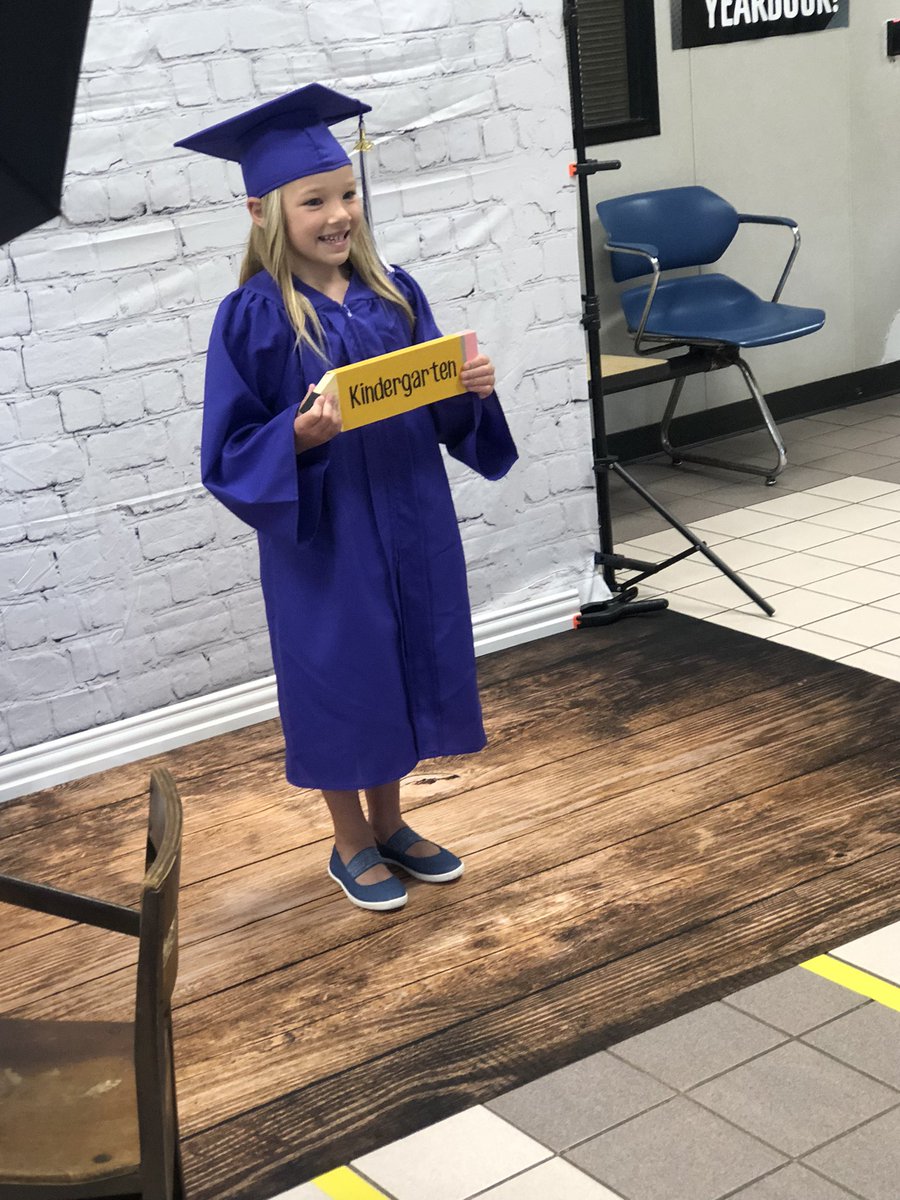 Frontier_AISD's tweet photo. Kinder parents, sneak peak! 👀

They are almost done with kindergarten! Can you believe it?! 💜

#uniquelyfrontier
#kindergradpics
#almostfirstgraders https://t.co/vTS5BdrnPB