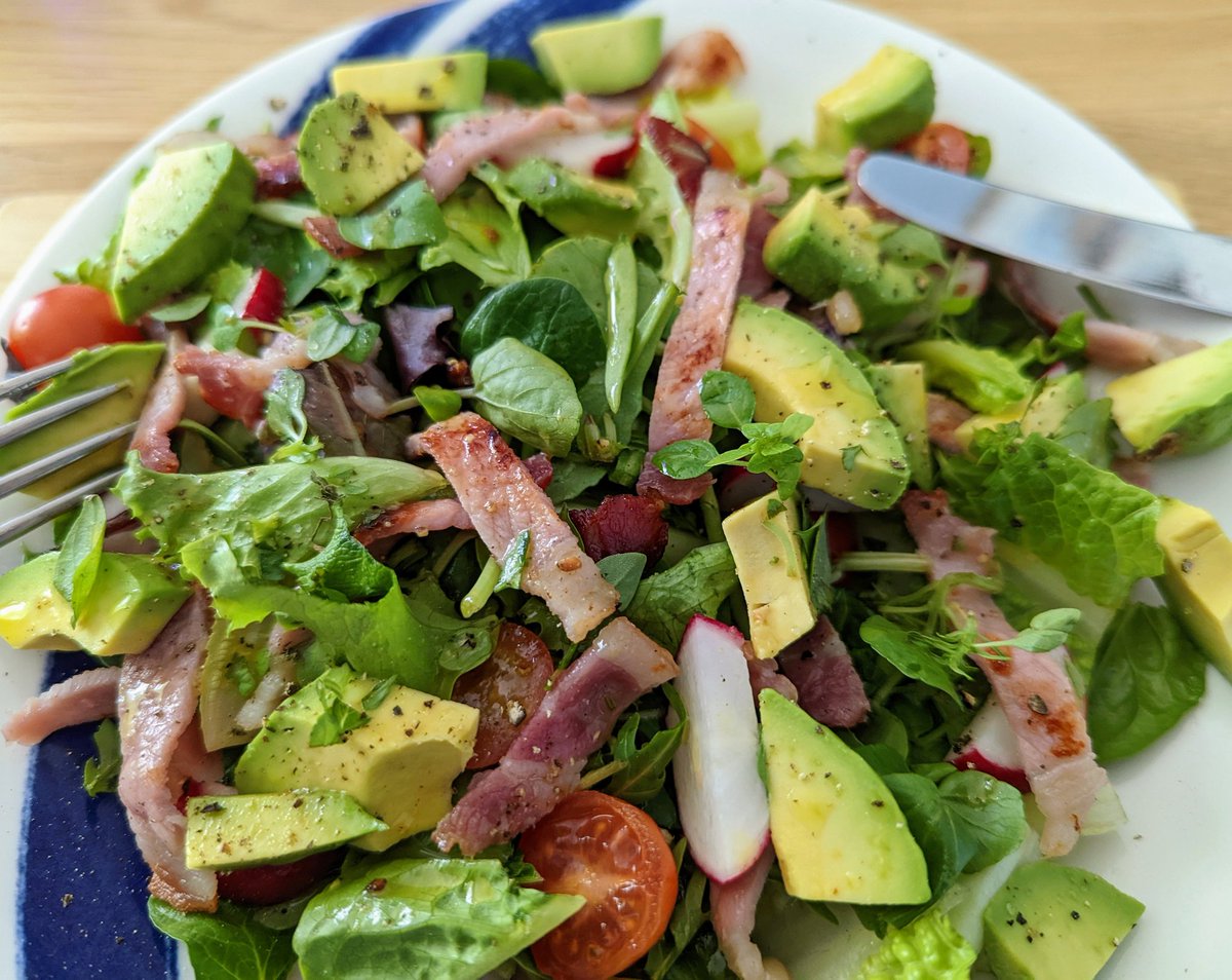 theOfficeRabbit's tweet photo. Mr OR is a genius! Avocado and bacon salad with spinach, watercress and rocket. #bonebuilding #bonehealth https://t.co/VFwVeJdIfc