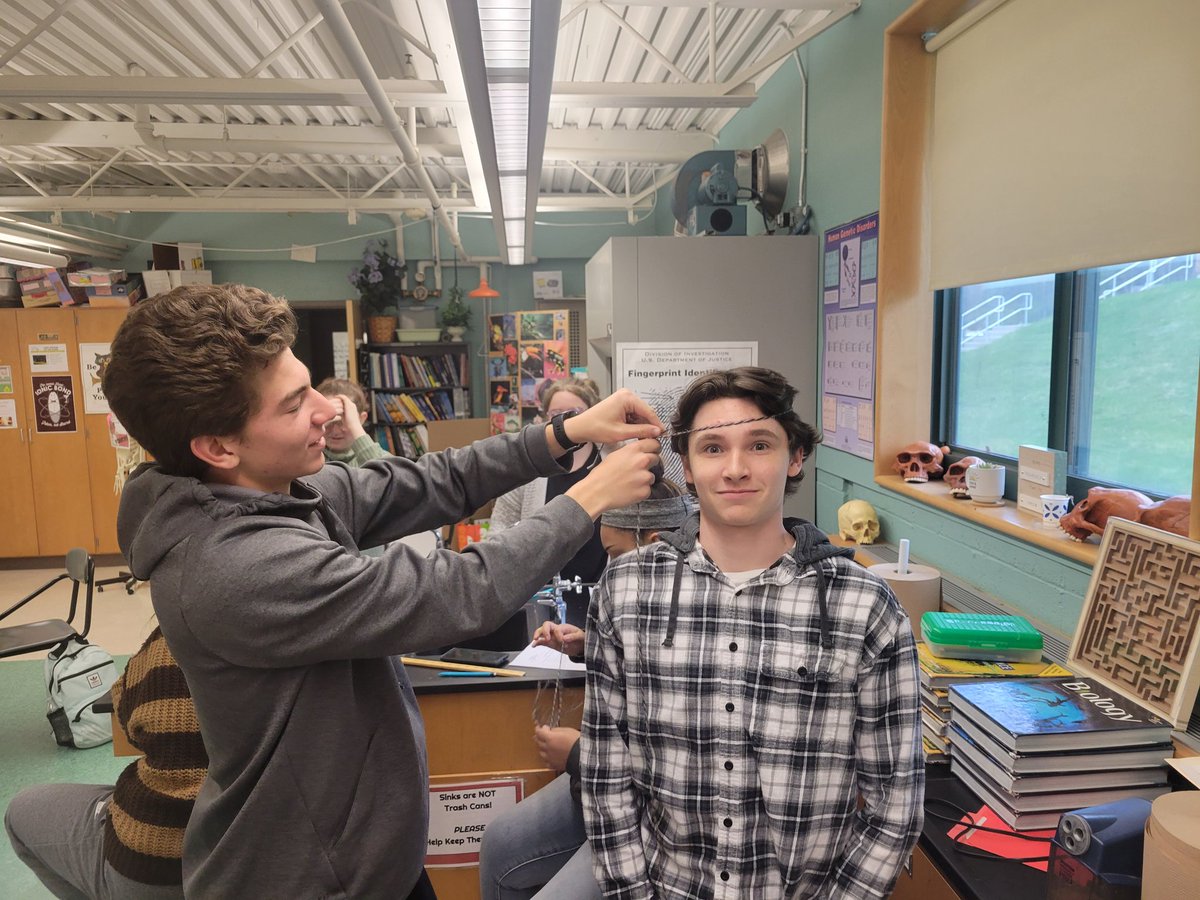OakSciMatters's tweet photo. Forensics class looking at Identifying Individual Characteristics https://t.co/vEup3mDZ1d