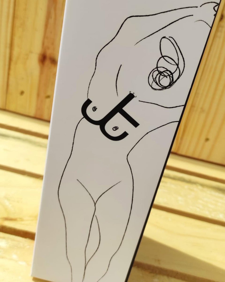 @entredichojaen ha presentado su nueva creación, “Jaén Tinta”. Nuestro enólogo, Pedro Olivares @vinosbiopedrolivares. El magnífico diseño del packaging es obra de @disenograficoemoleo. En #Blancaimpresores nos sentimos orgullosos de haber formado parte de la producción.