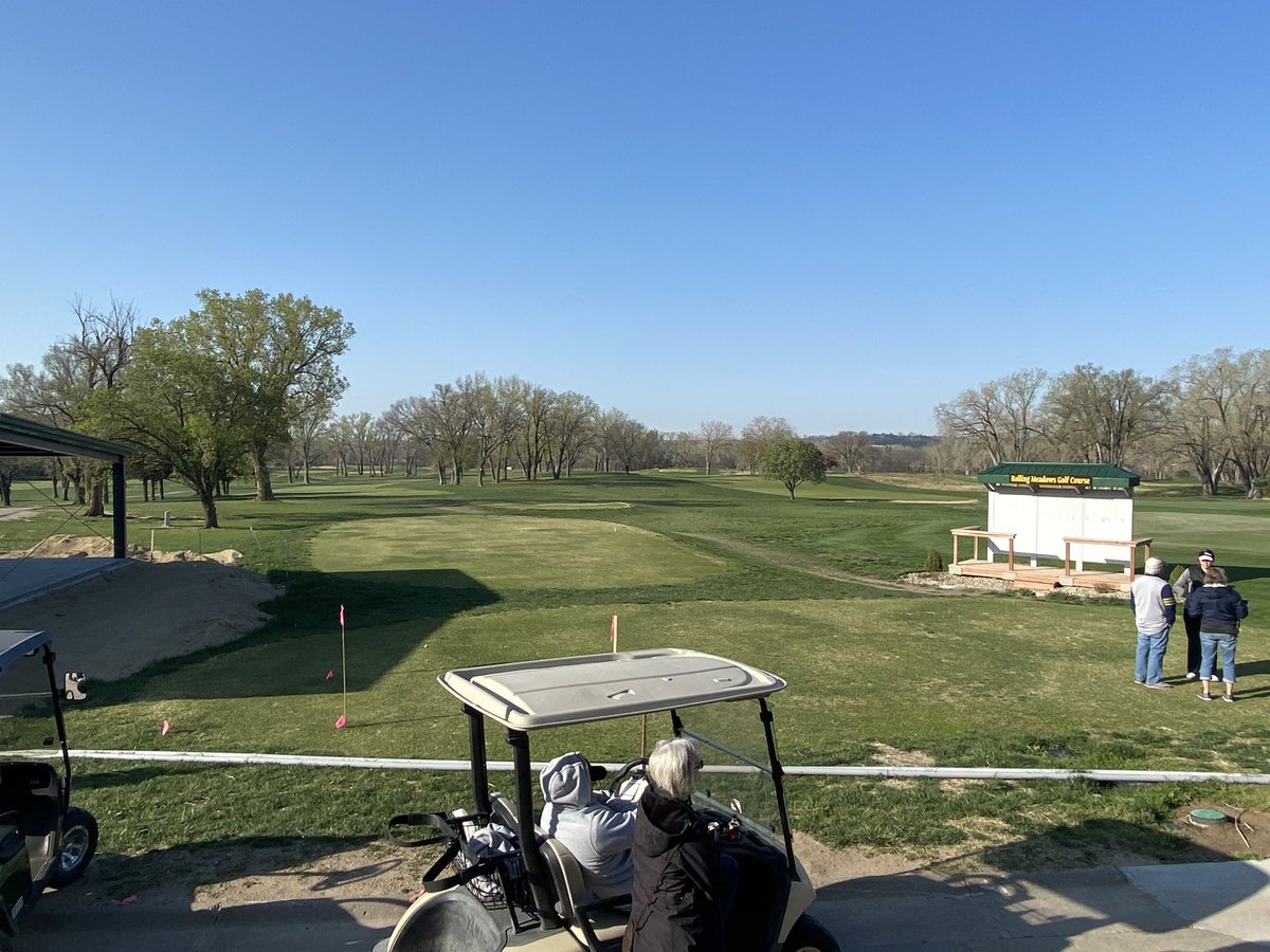 jayhawkmike's tweet photo. Pretty hard life for me just spending the day at the golf course covering womens golf #myjobisfun https://t.co/bb4EfNQlqJ