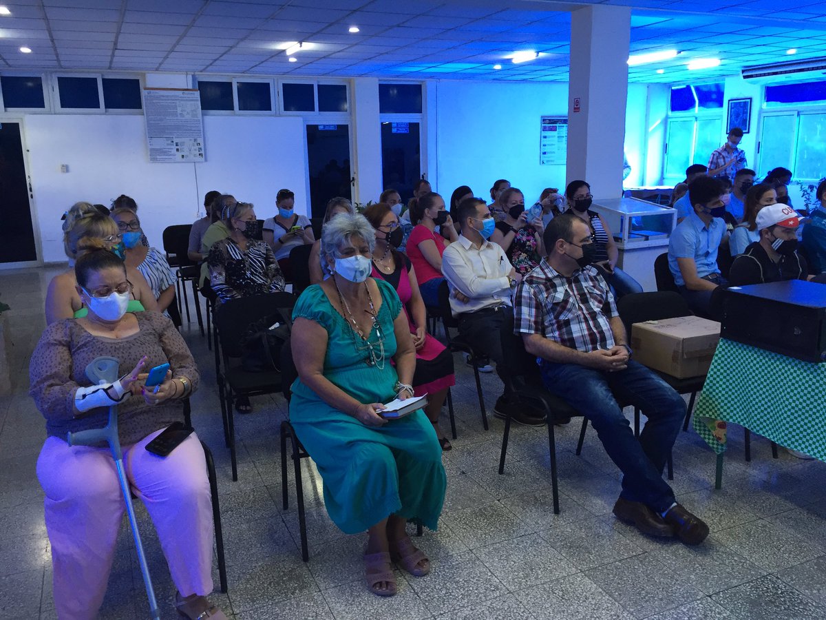 UCMHolguin's tweet photo. 📢El #cpicm #UCMHo ya casi celebrando su 50 cumpleaños
#Hoy, con gran regocijo disfrutamos de diversas actividades:
👉🏼Breve recorrido histórico sobre los orígenes y desarrollo del centro
👉🏼Presentación de libros por excelentes profesionales de las Ciencias Médicas.
@dpsholguin https://t.co/I5MtLdTauN